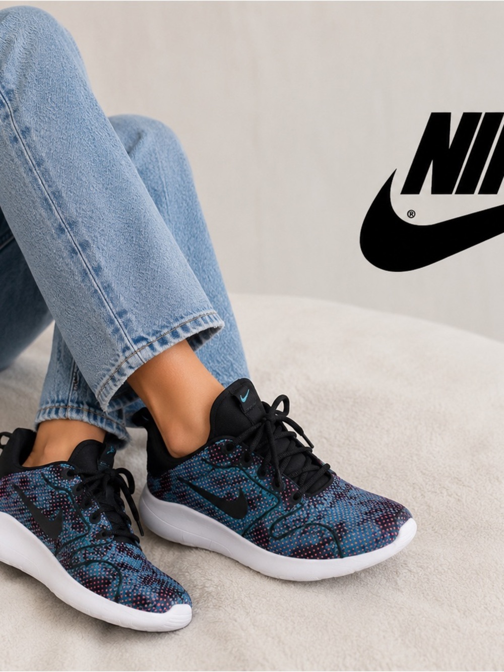 Nike Women's Black and Blue Patterned Athletic Sneakers